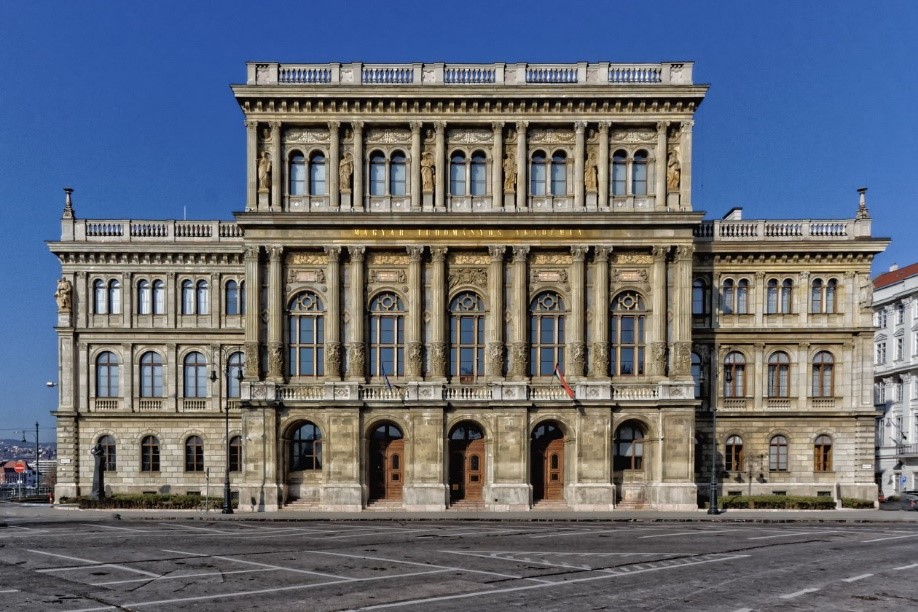 Kvantumtudományi előadássorozat helyszínét adó MTA épülete